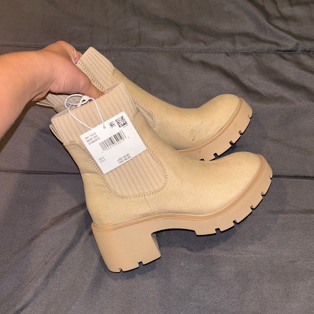 American Eagle Outfitters Tan Ankle Boots with Chunky Sole and Textured Upper